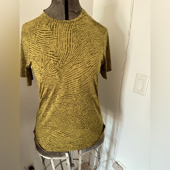 lululemon athletica Tops - Lululemon short sleeve shirt in a size small. Like new